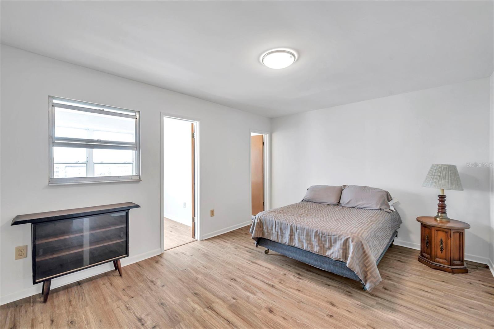 Image 17 of 28 For 5925 Shore Boulevard S 406