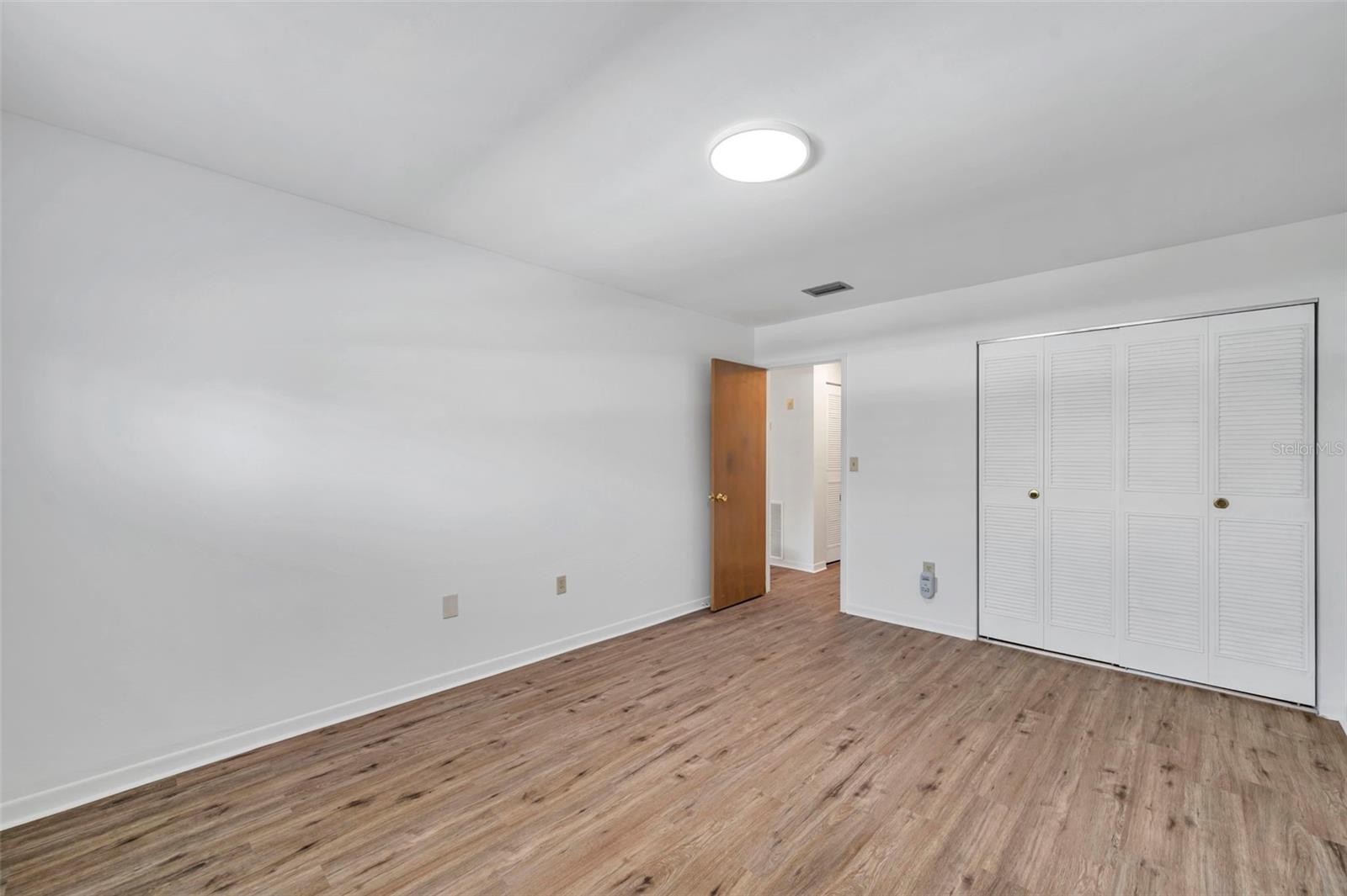 Image 18 of 28 For 5925 Shore Boulevard S 406