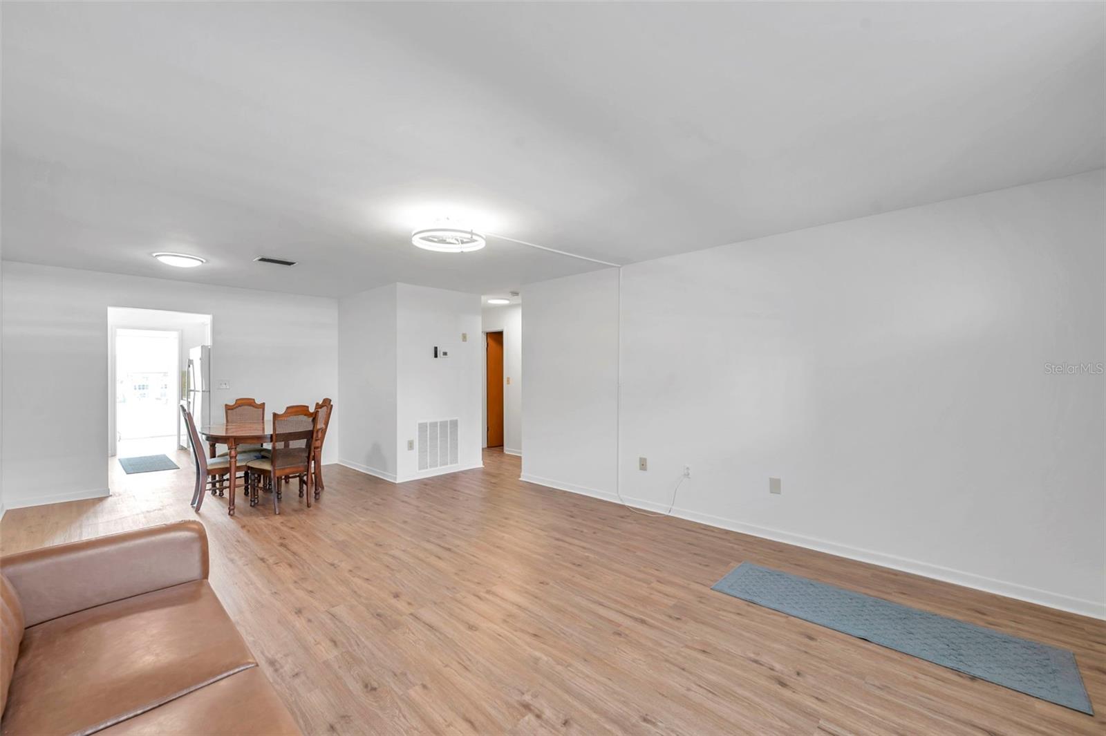 Image 19 of 28 For 5925 Shore Boulevard S 406