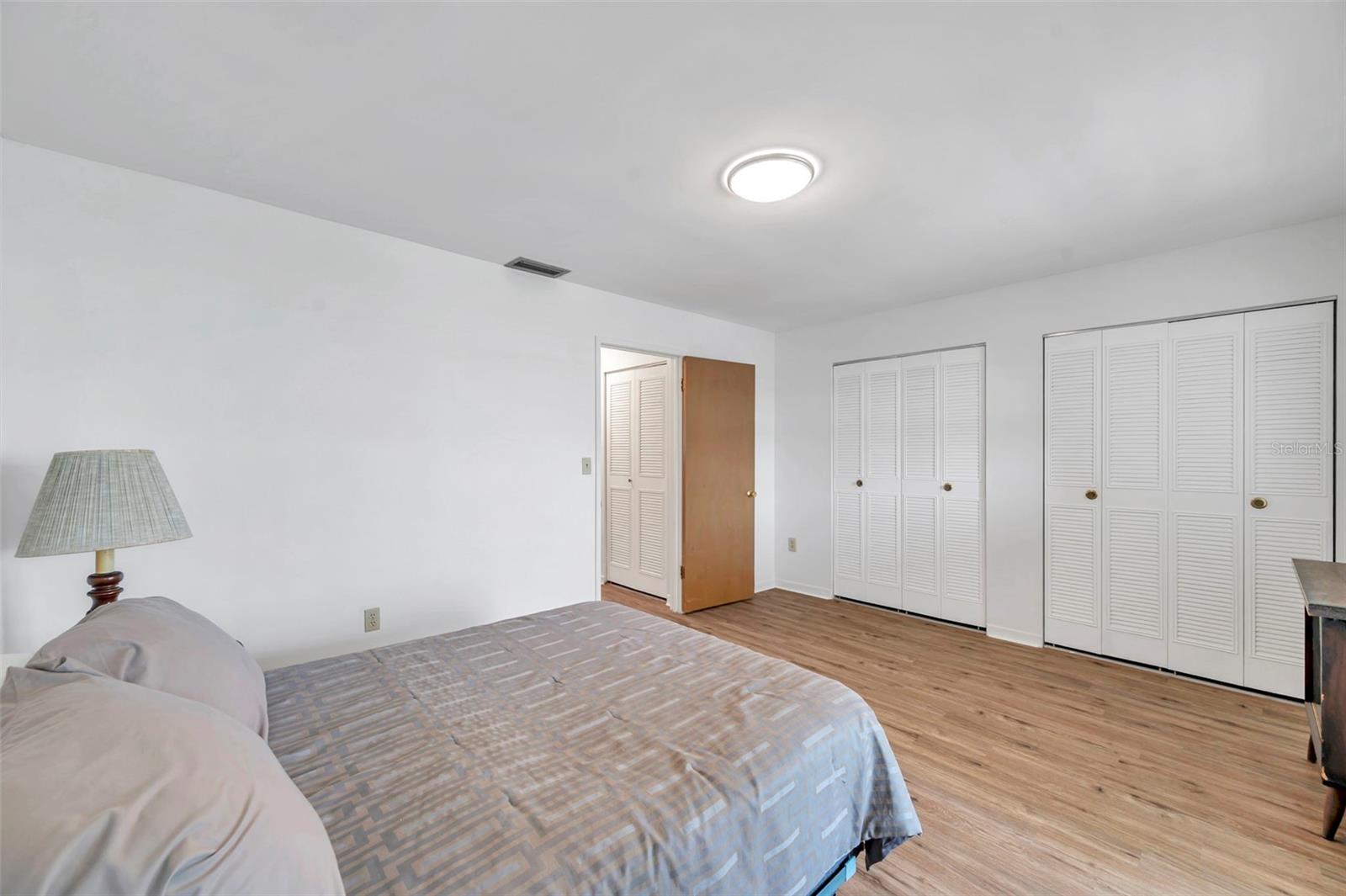 Image 20 of 28 For 5925 Shore Boulevard S 406