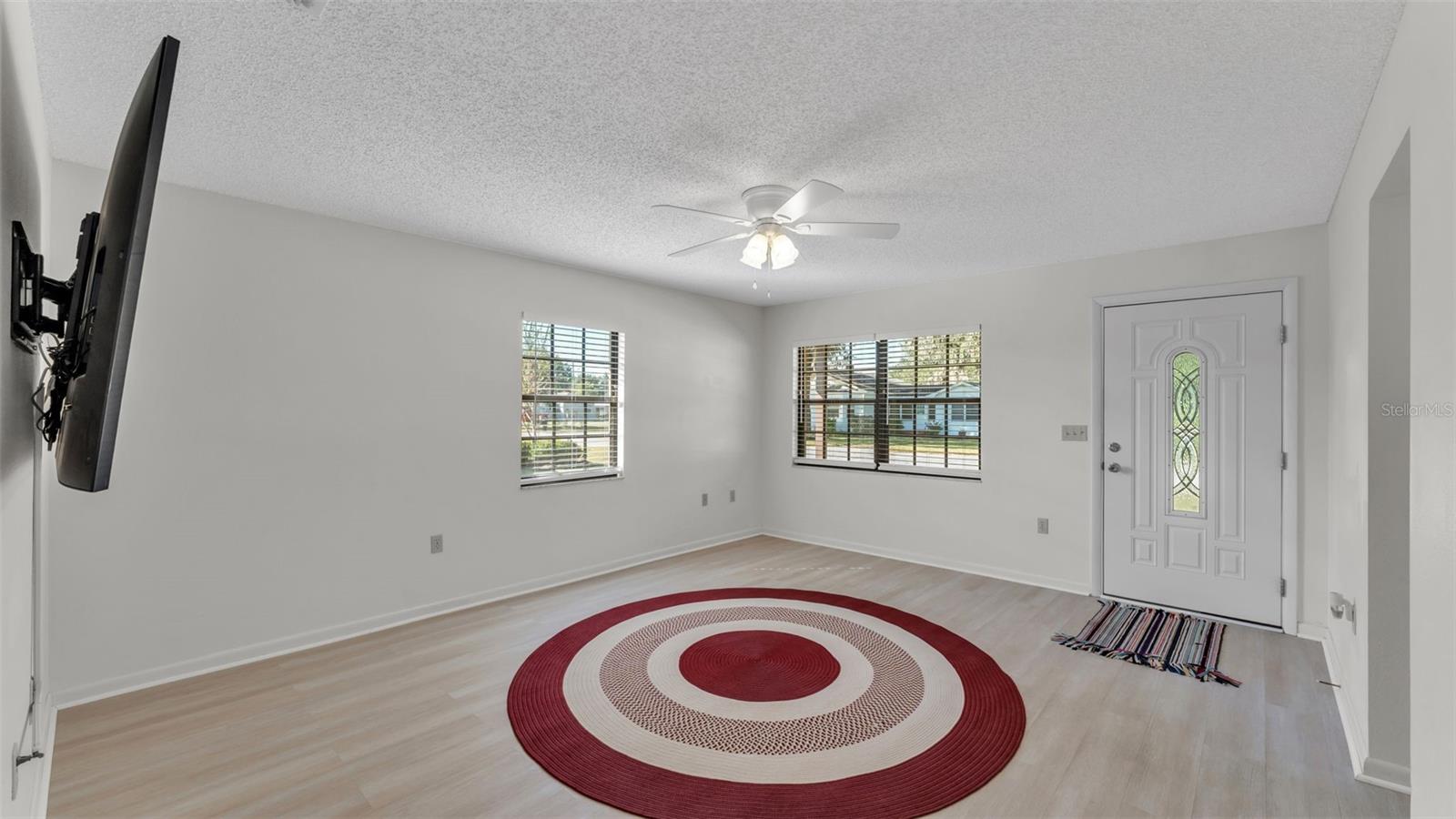 Image 11 of 28 For 16 Hendry Avenue