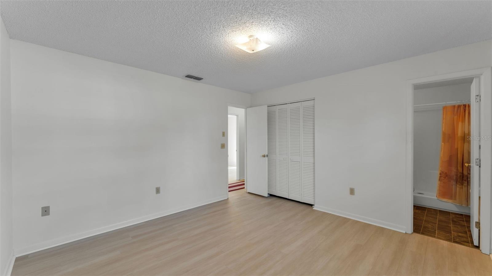 Image 12 of 28 For 16 Hendry Avenue