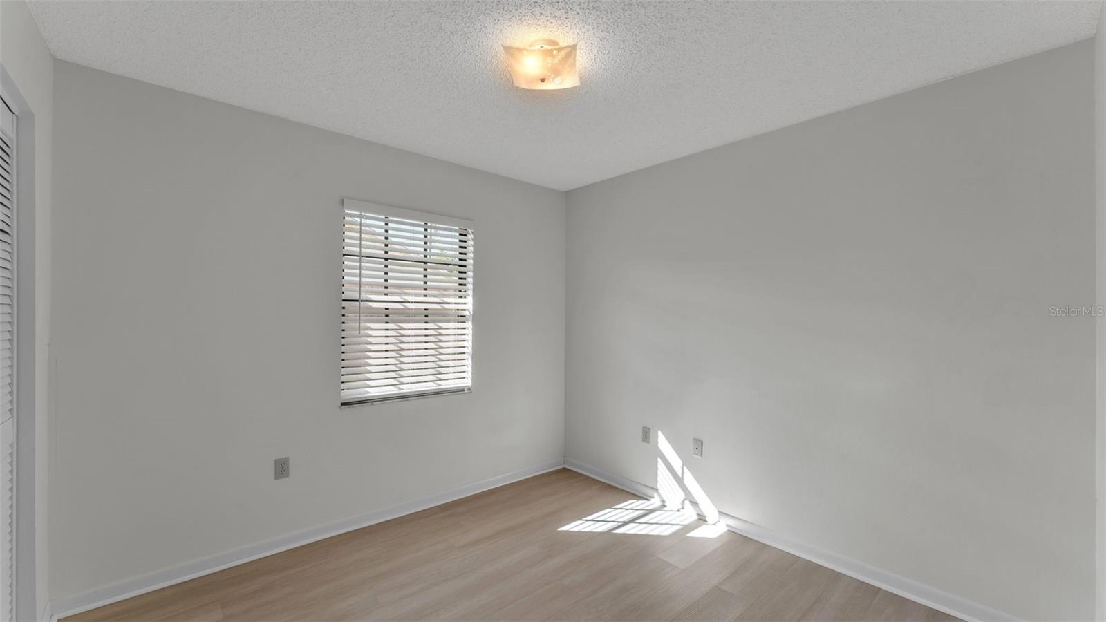 Image 13 of 28 For 16 Hendry Avenue