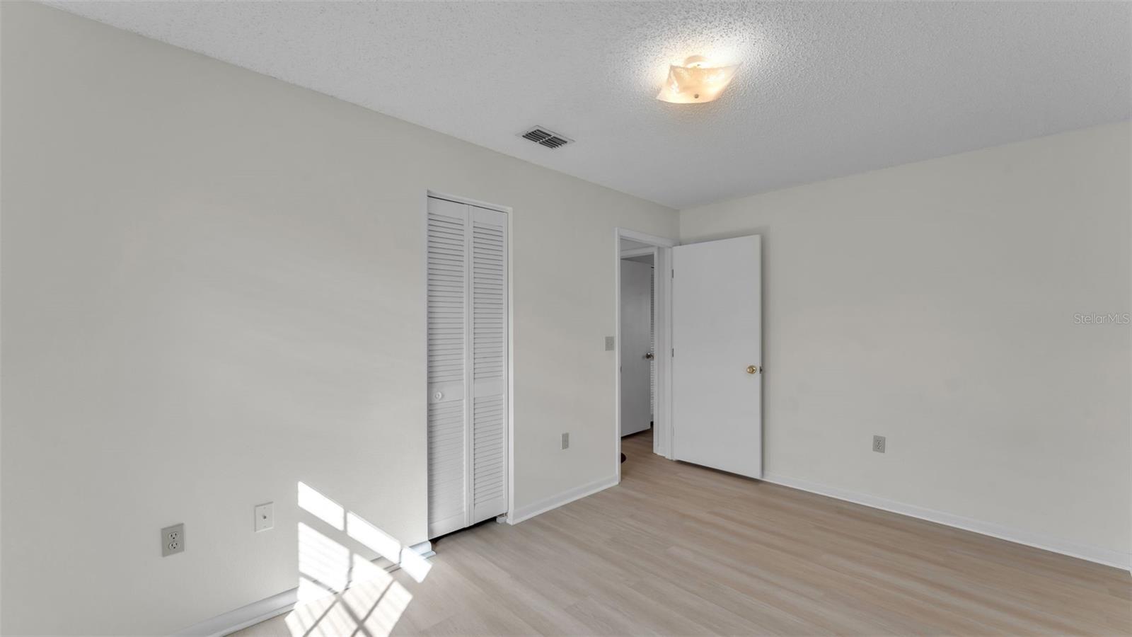 Image 16 of 28 For 16 Hendry Avenue