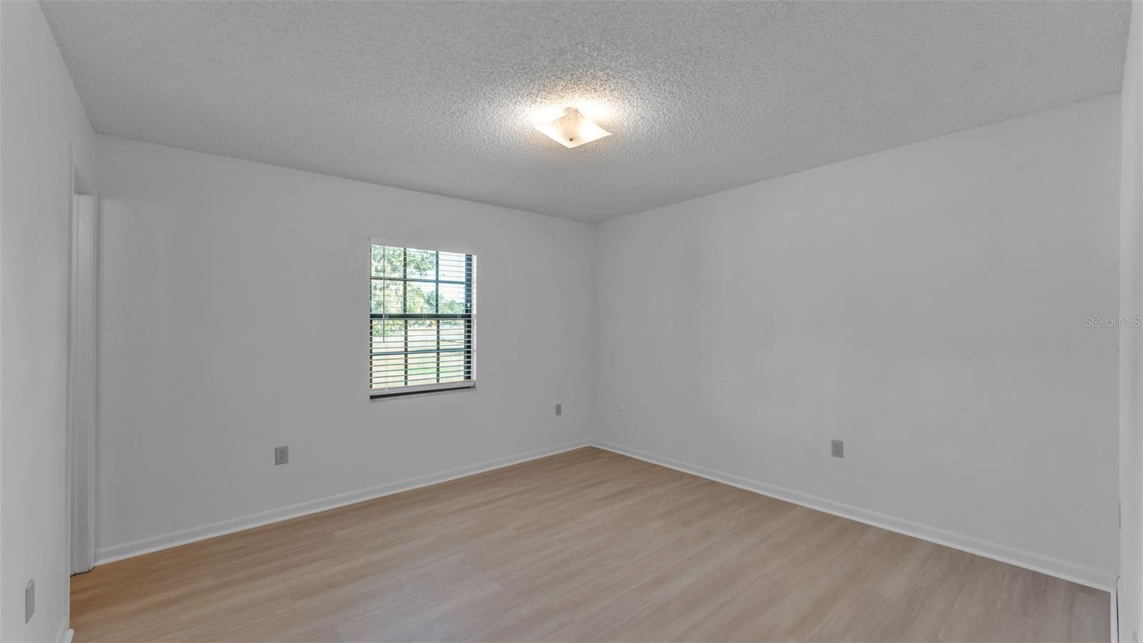 Image 17 of 28 For 16 Hendry Avenue