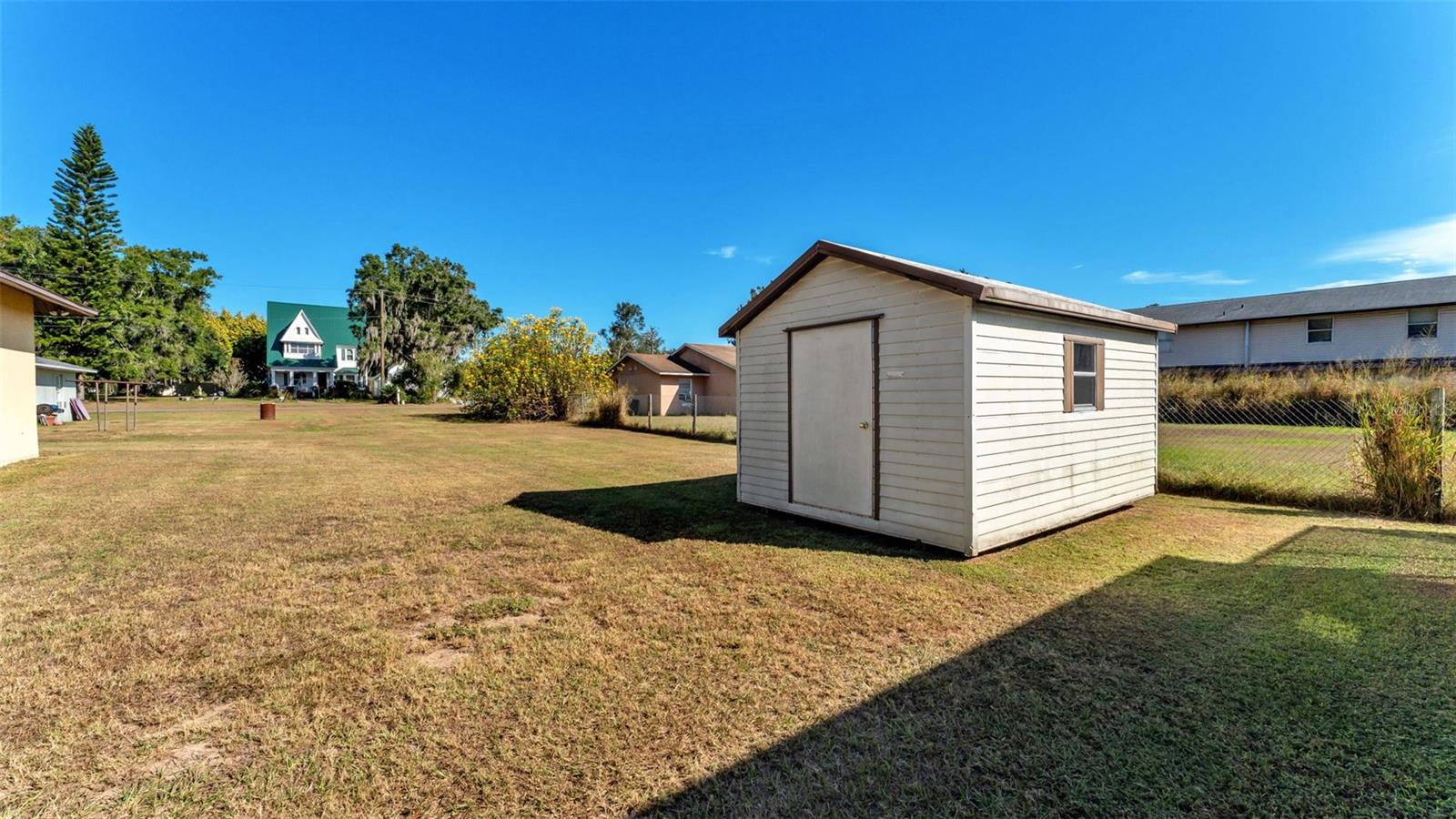 Image 23 of 28 For 16 Hendry Avenue