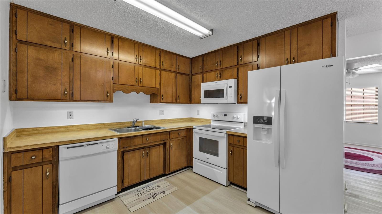 Image 4 of 28 For 16 Hendry Avenue