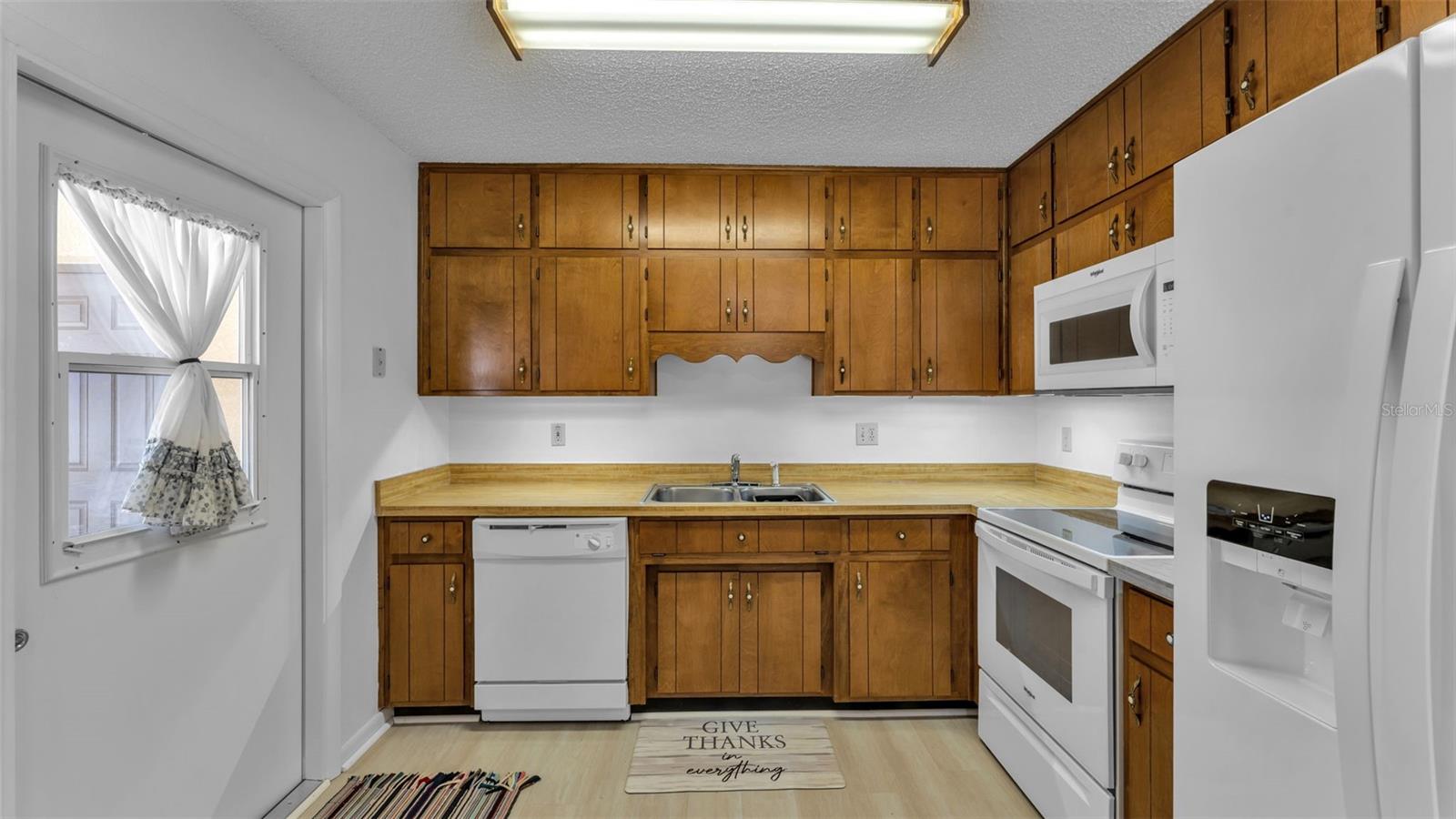 Image 5 of 28 For 16 Hendry Avenue