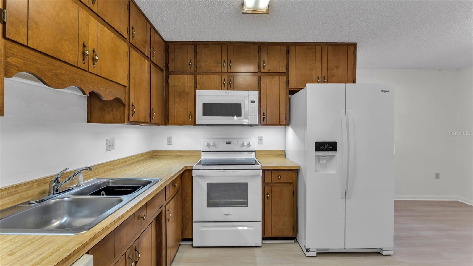 Image 6 of 28 For 16 Hendry Avenue