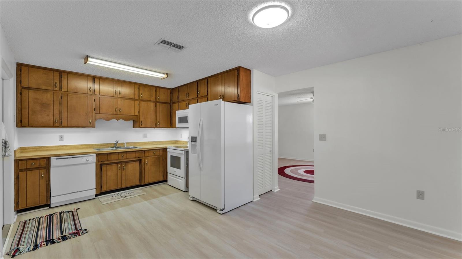 Image 7 of 28 For 16 Hendry Avenue