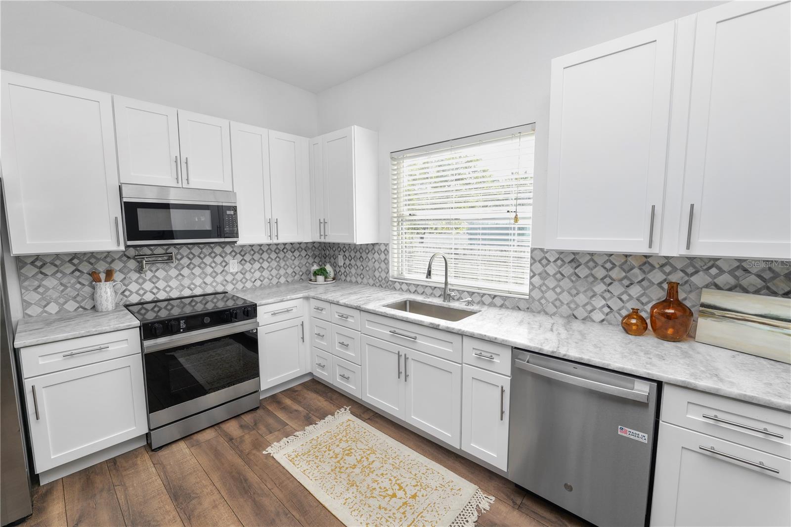 Listing photo id 9 for 503 Renfro Street