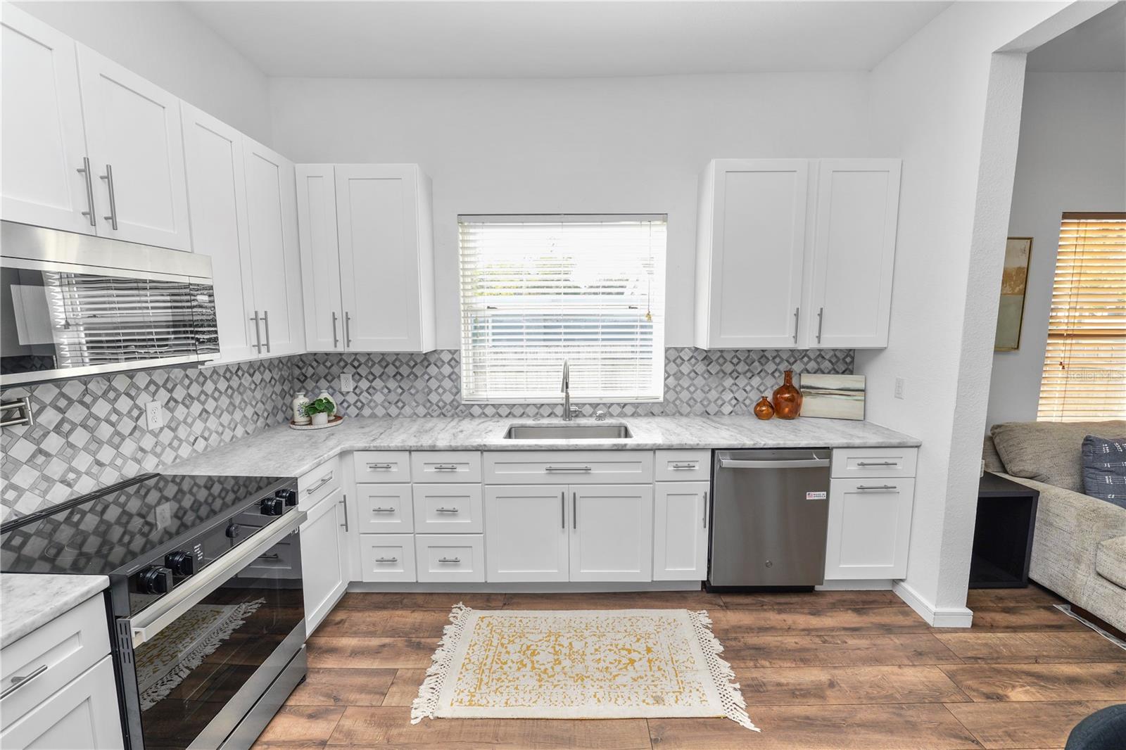 Listing photo id 10 for 503 Renfro Street