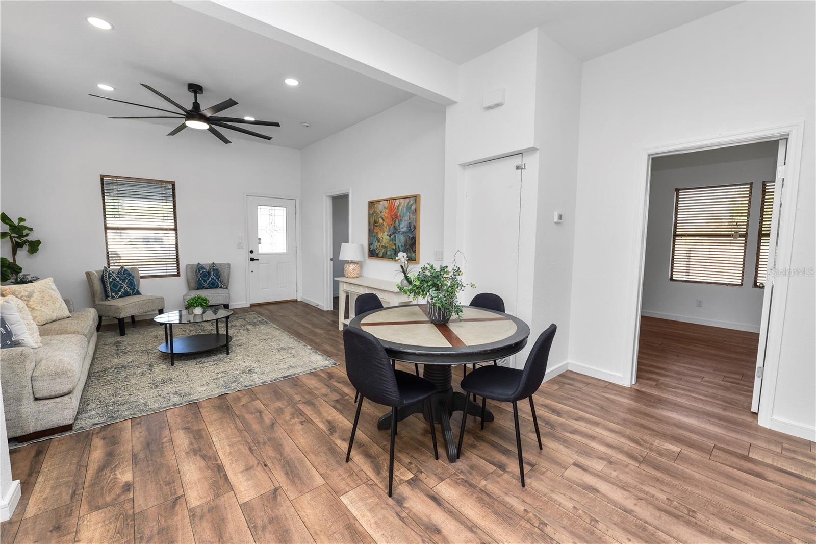 Listing photo id 11 for 503 Renfro Street