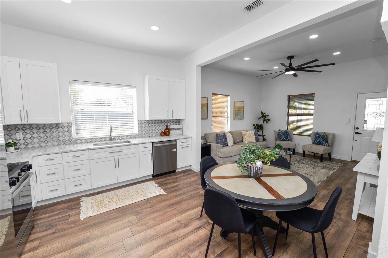 Listing photo id 12 for 503 Renfro Street