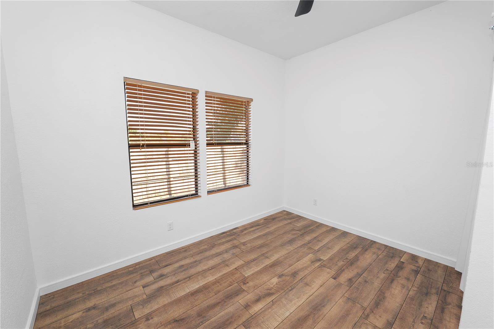 Listing photo id 17 for 503 Renfro Street