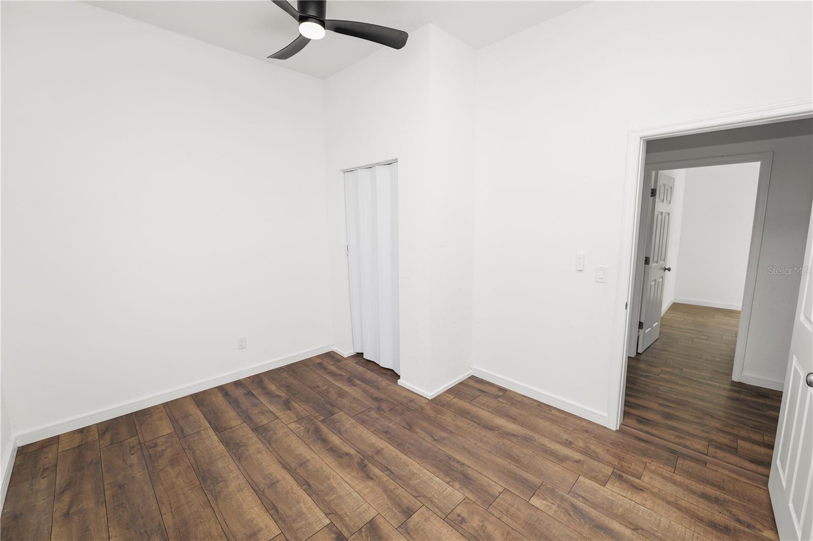 Listing photo id 19 for 503 Renfro Street