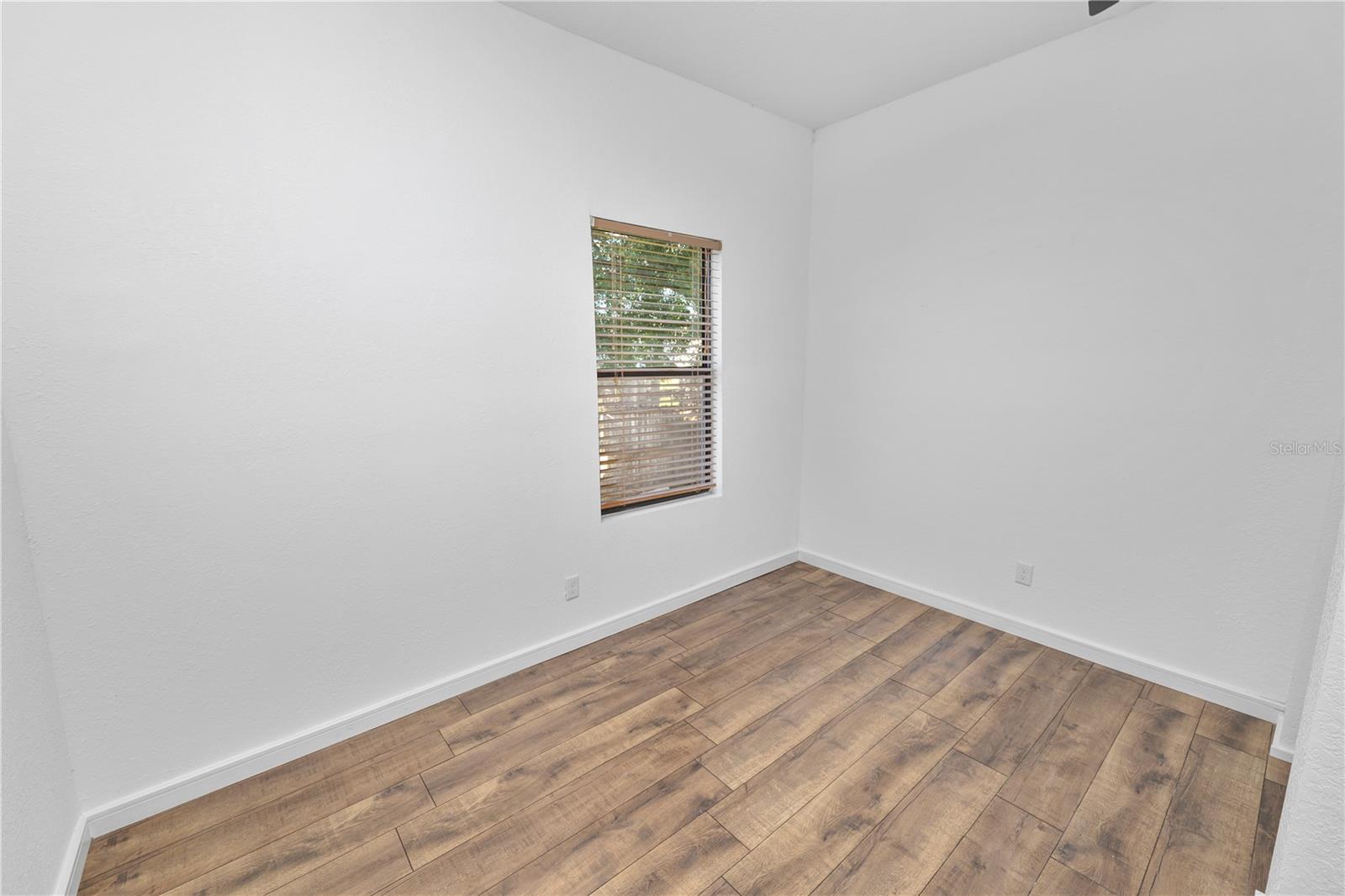 Listing photo id 20 for 503 Renfro Street