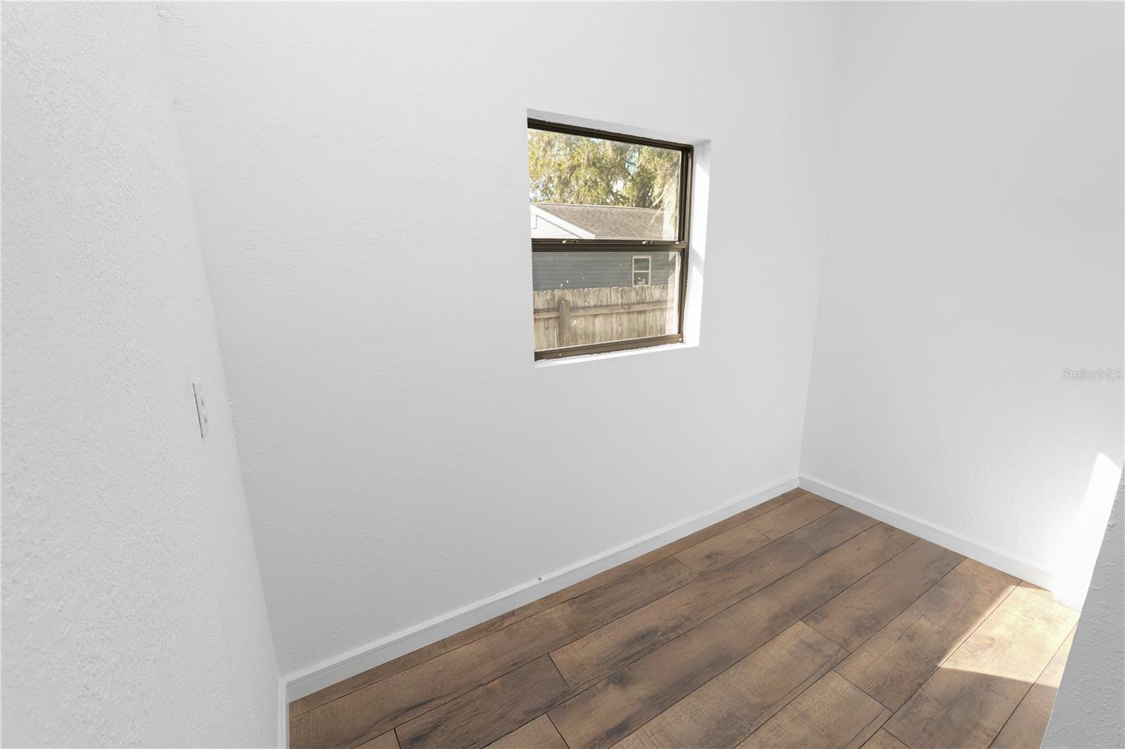 Listing photo id 21 for 503 Renfro Street