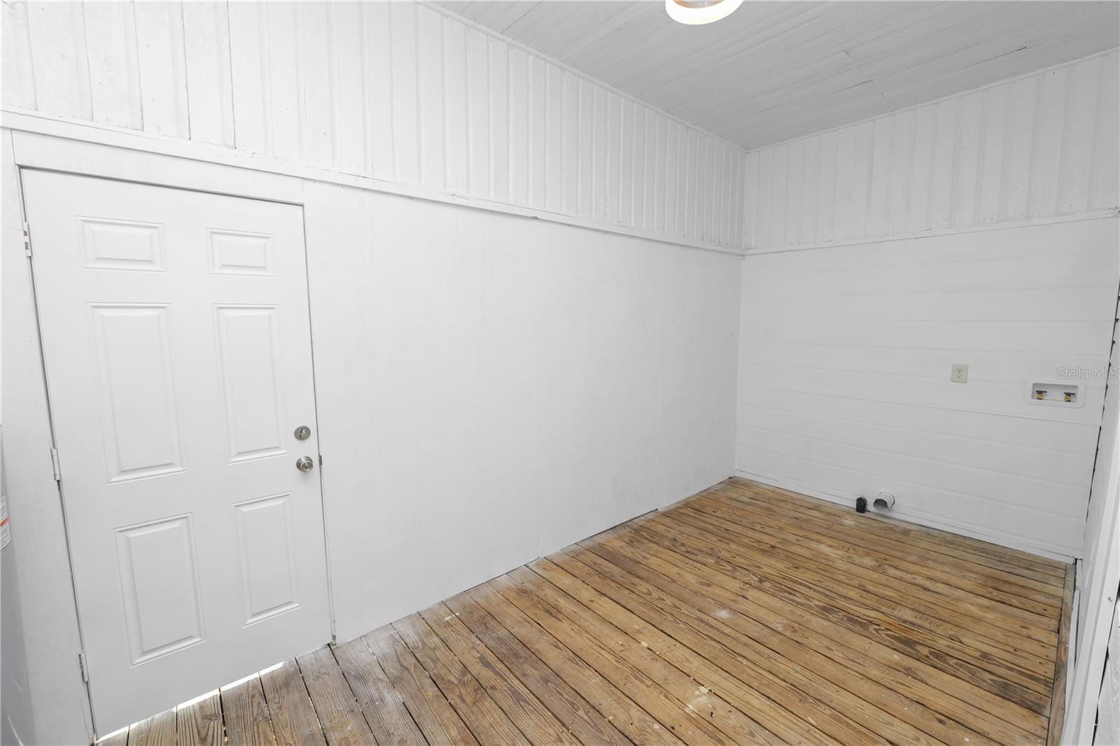 Listing photo id 22 for 503 Renfro Street