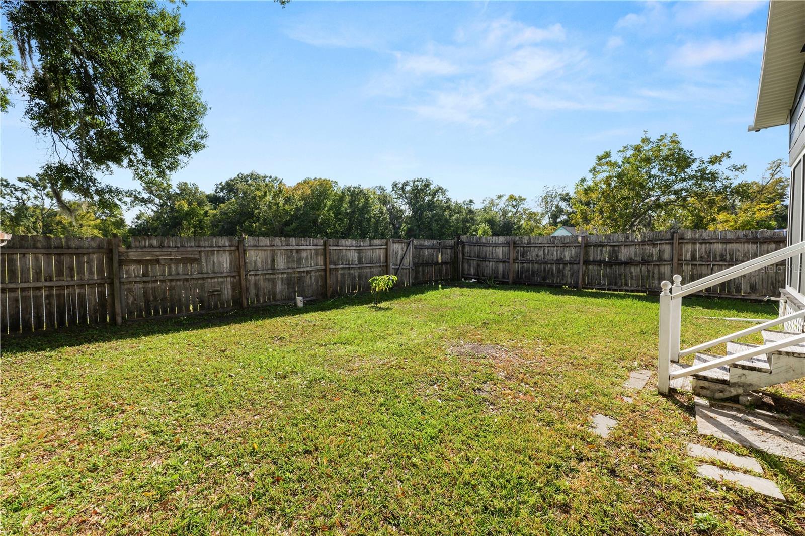 Listing photo id 23 for 503 Renfro Street