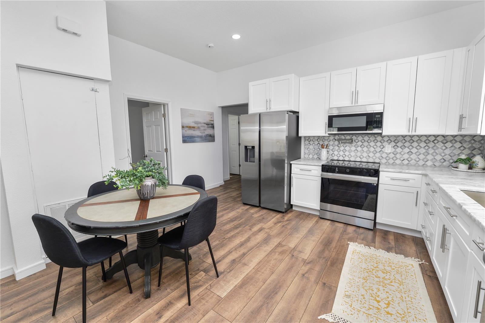 Listing photo id 7 for 503 Renfro Street