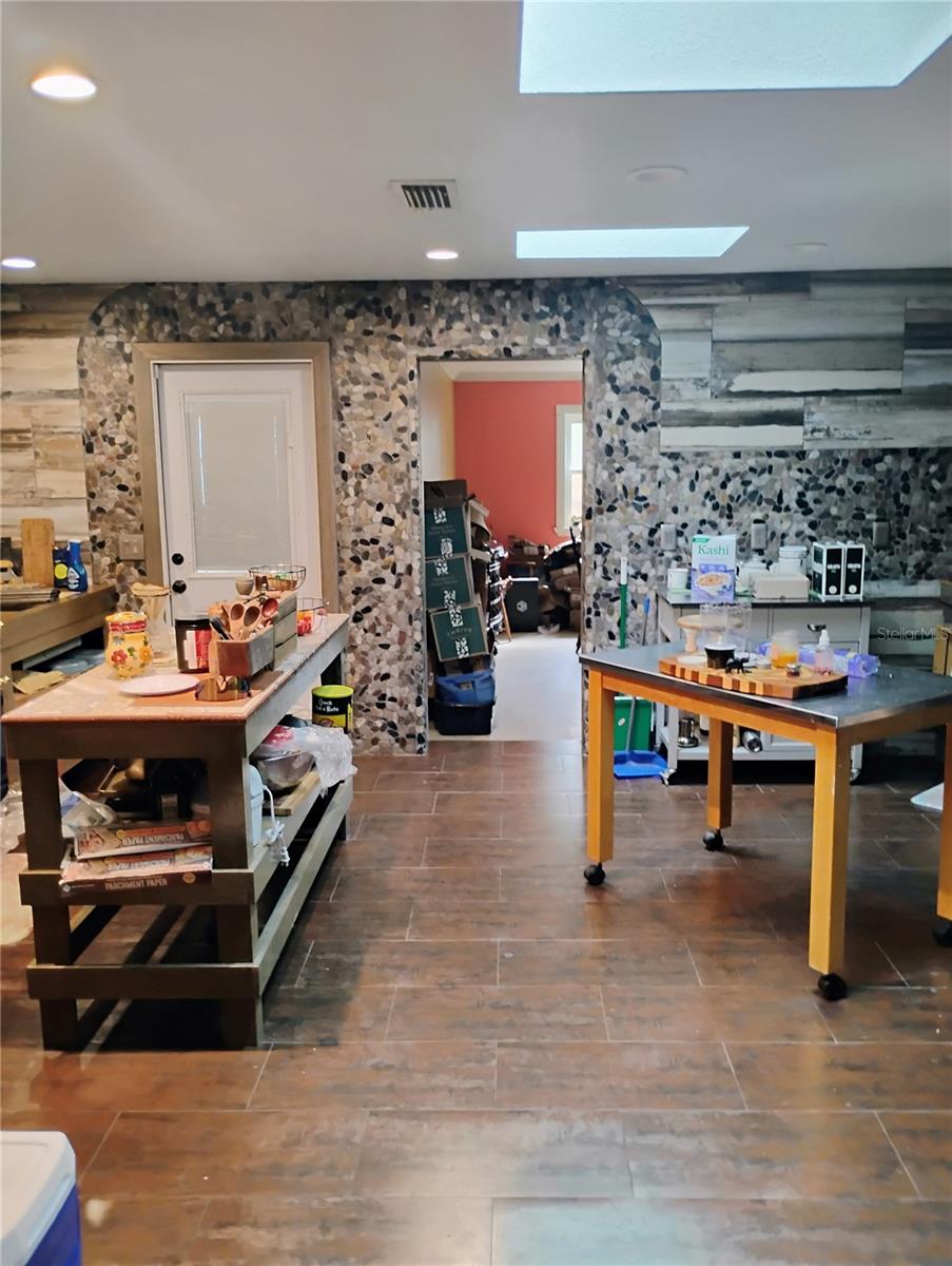 Image 17 of 33 For 4515 Orangewood Loop E