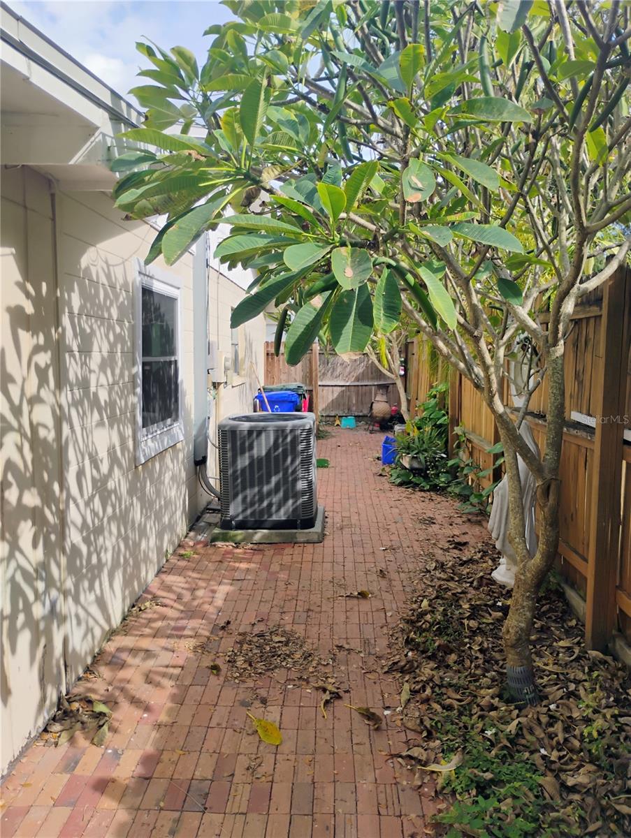 Image 28 of 33 For 4515 Orangewood Loop E