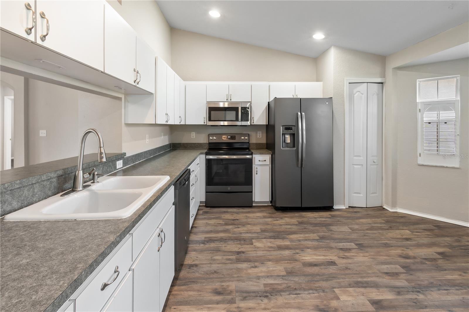 Image 6 of 43 For 4364 Dinner Lake Boulevard