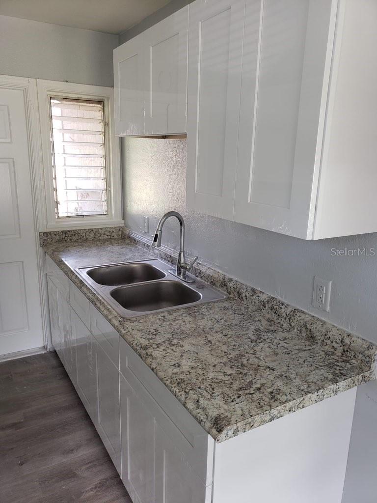 Image 10 of 28 For 1125 Olive Street