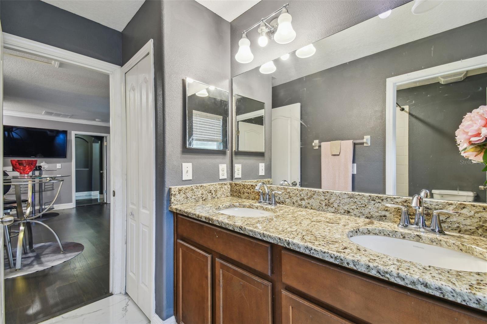 Image 36 of 63 For 1314 Oak Pond Street