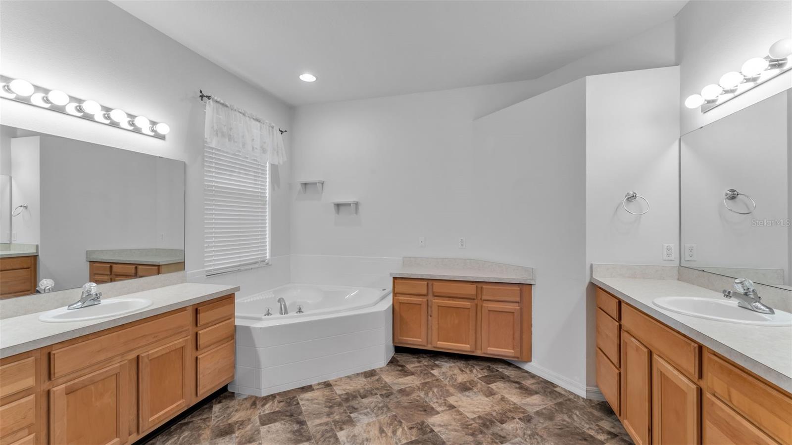 Image 20 of 37 For 4268 Windchime Lane