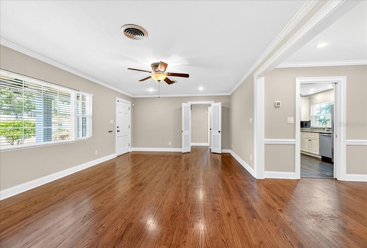 Image 10 of 43 For 2328 Woodbine Avenue