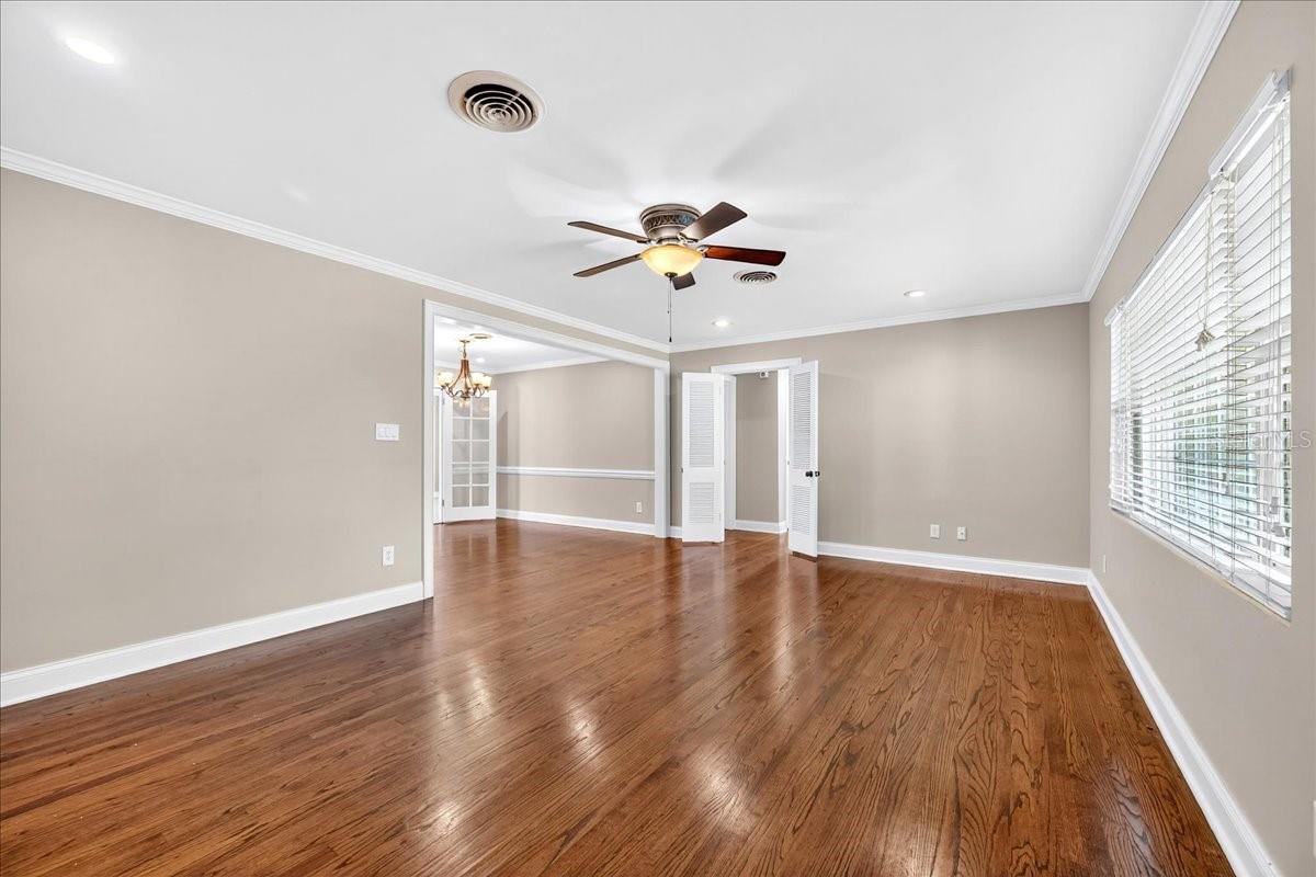 Image 11 of 43 For 2328 Woodbine Avenue