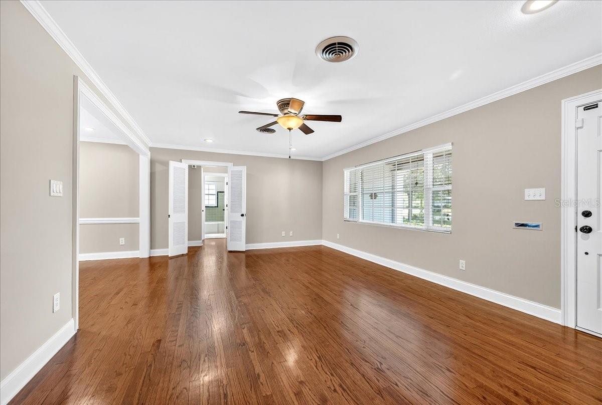 Image 12 of 43 For 2328 Woodbine Avenue