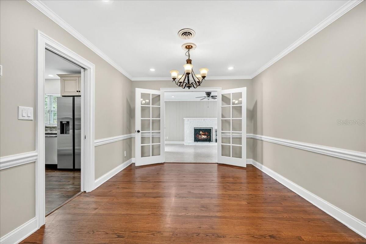 Image 13 of 43 For 2328 Woodbine Avenue