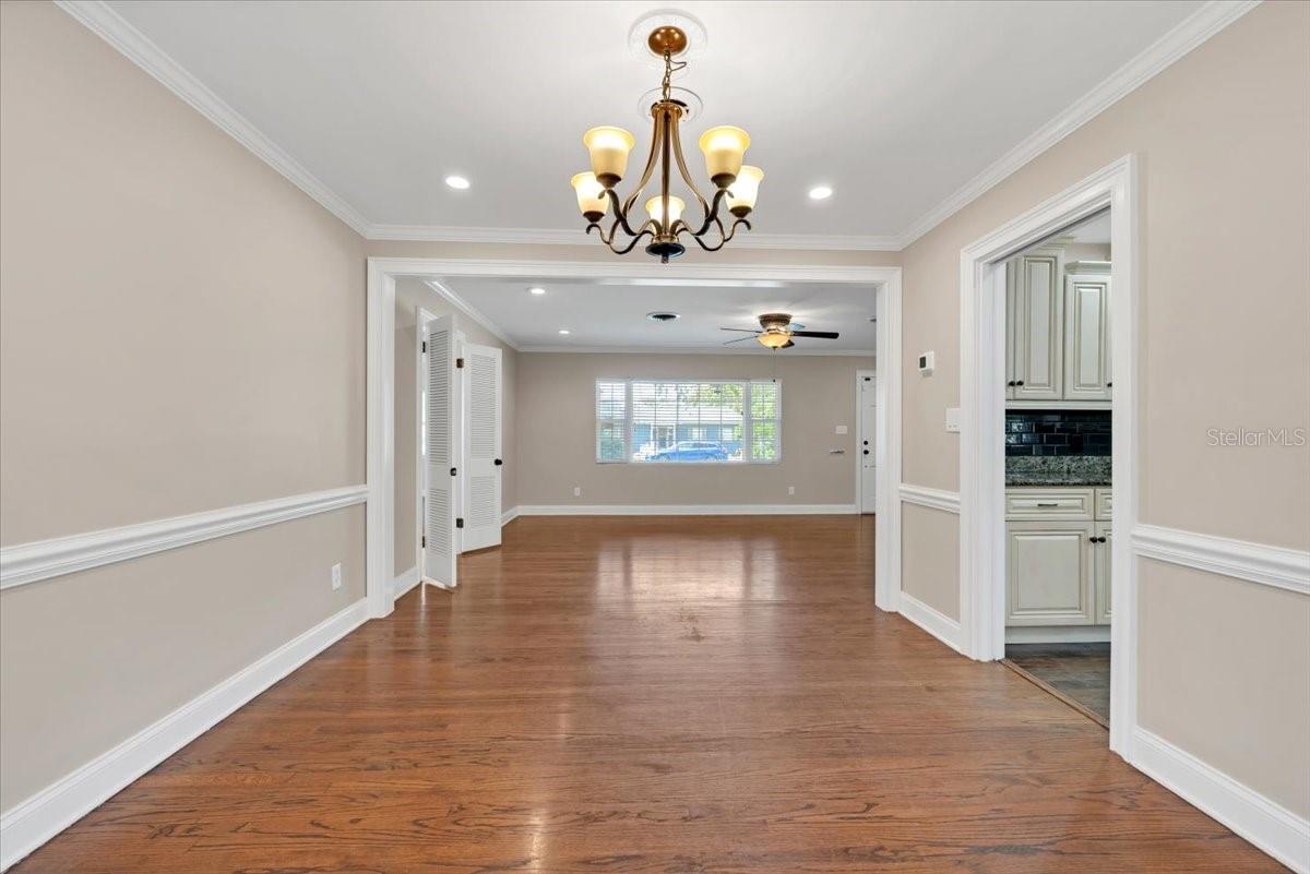 Image 14 of 43 For 2328 Woodbine Avenue