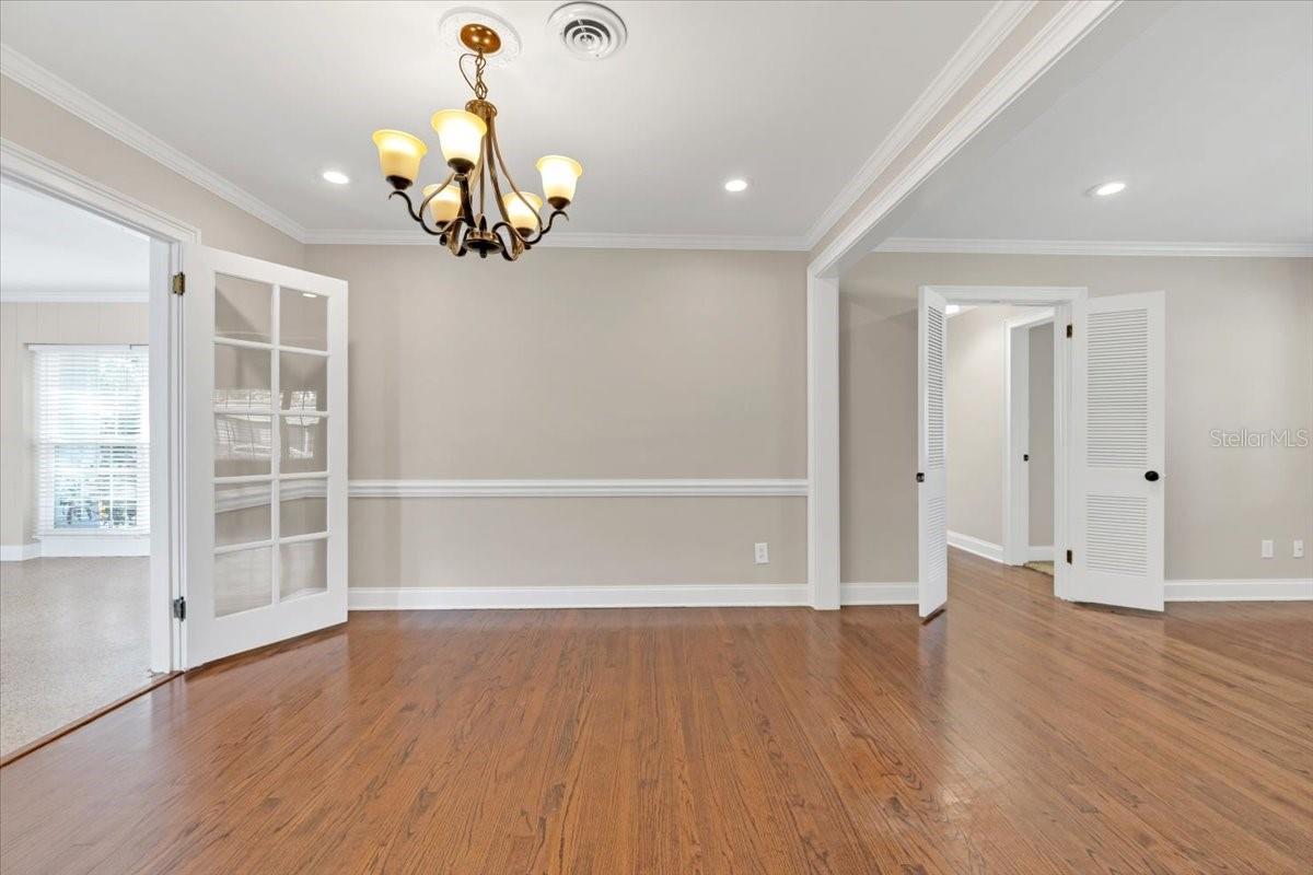 Image 15 of 43 For 2328 Woodbine Avenue