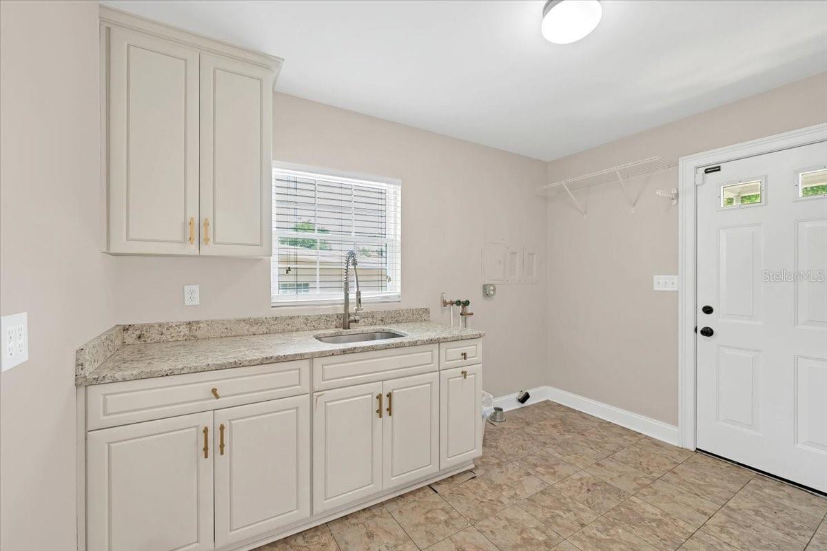 Image 22 of 43 For 2328 Woodbine Avenue