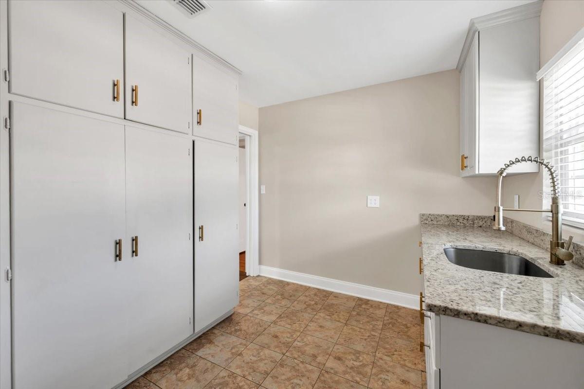 Image 23 of 43 For 2328 Woodbine Avenue