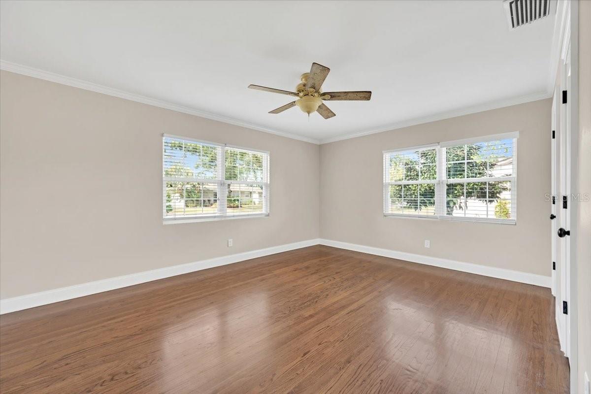 Image 24 of 43 For 2328 Woodbine Avenue