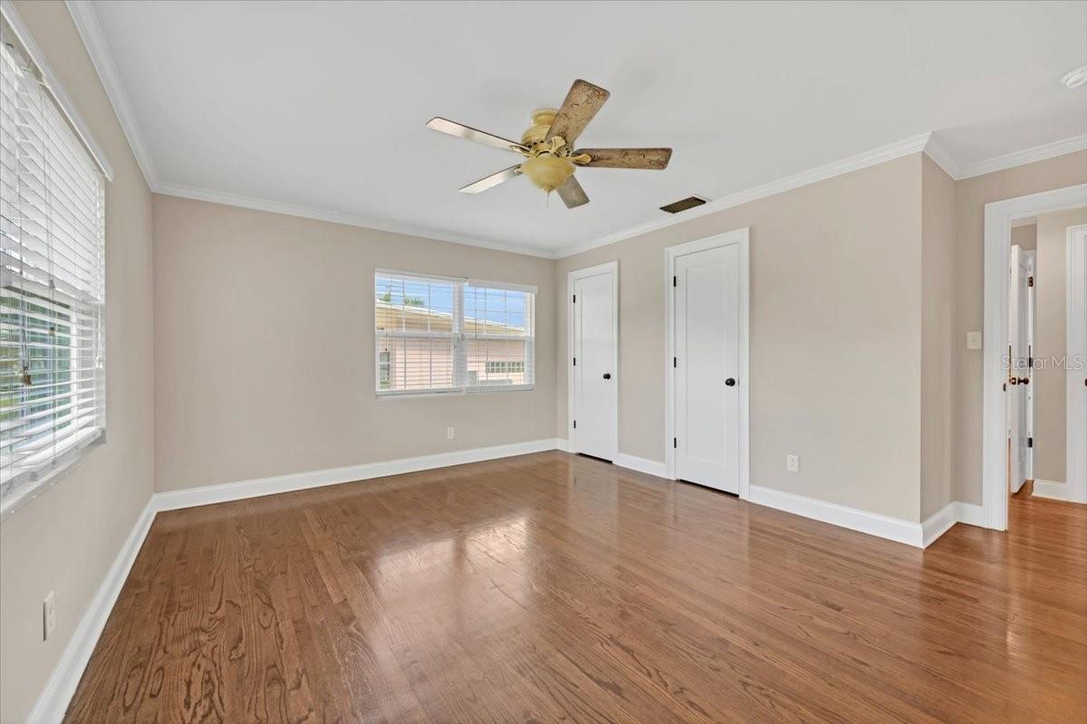 Image 25 of 43 For 2328 Woodbine Avenue