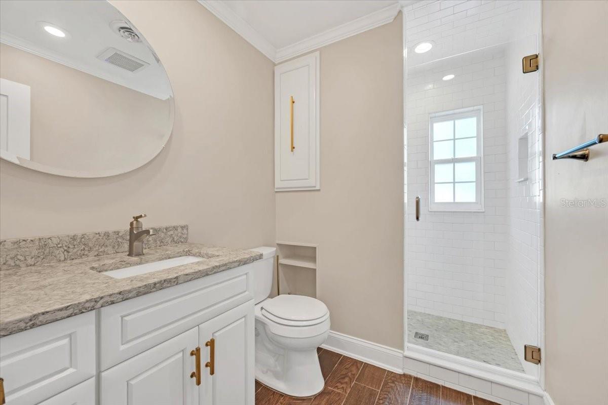 Image 26 of 43 For 2328 Woodbine Avenue