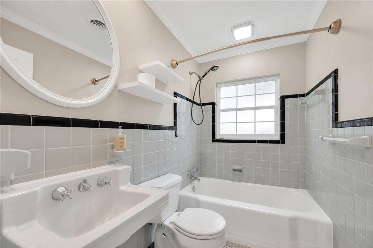 Image 29 of 43 For 2328 Woodbine Avenue