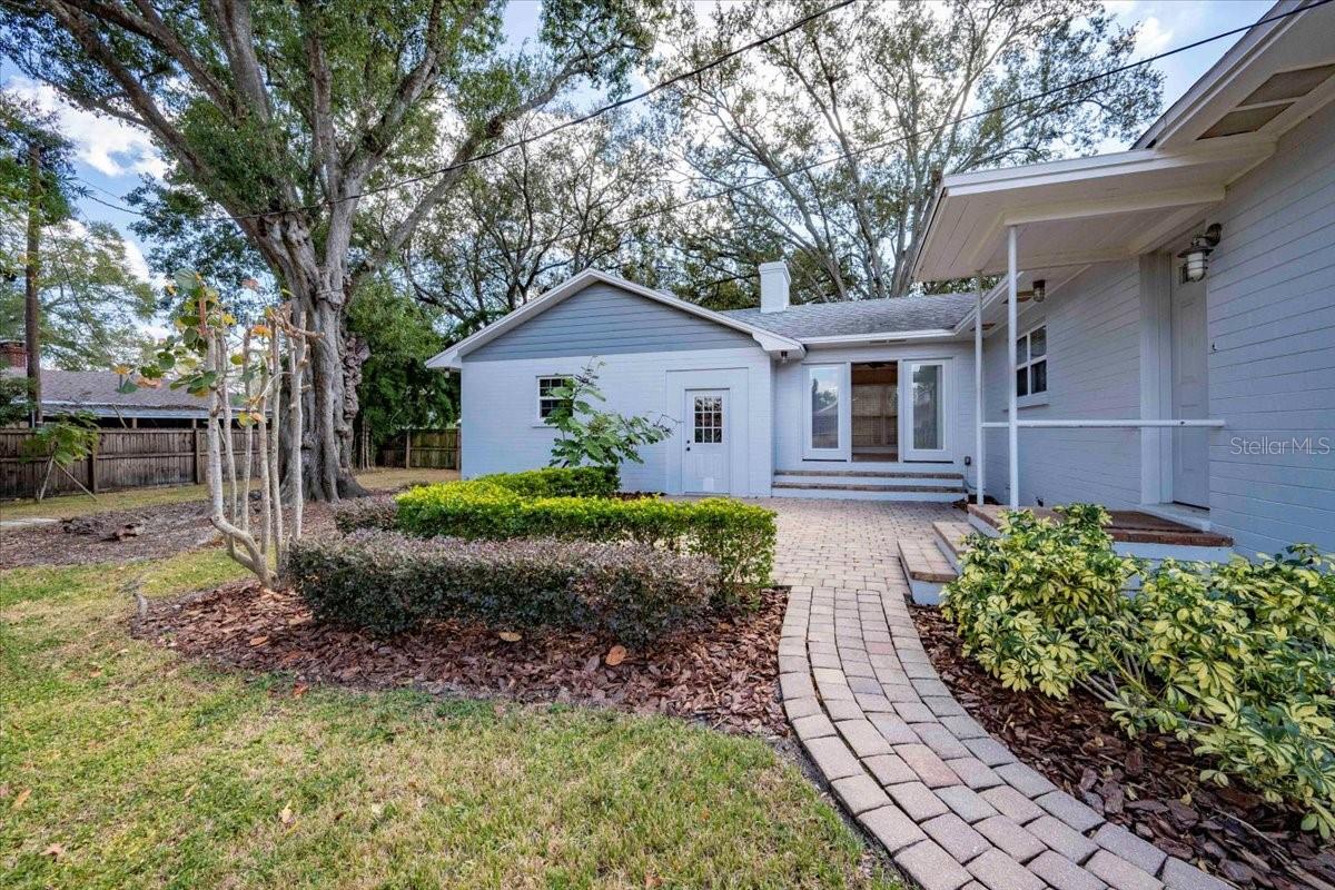 Image 35 of 43 For 2328 Woodbine Avenue