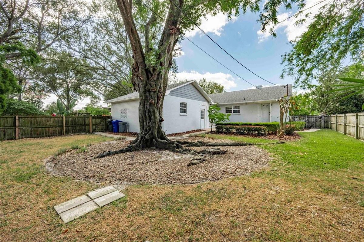 Image 36 of 43 For 2328 Woodbine Avenue