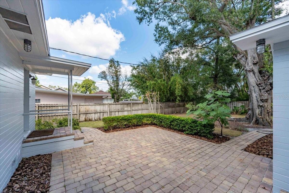 Image 5 of 43 For 2328 Woodbine Avenue