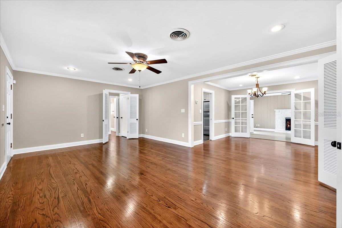 Image 8 of 43 For 2328 Woodbine Avenue