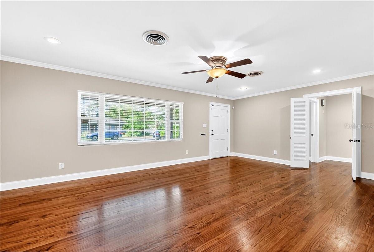 Image 9 of 43 For 2328 Woodbine Avenue