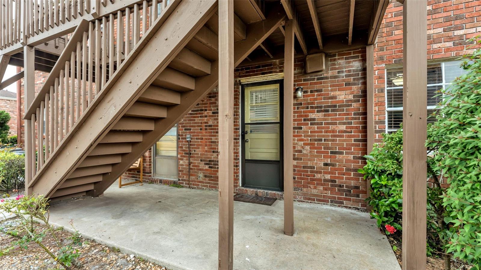 Image 18 of 29 For 1920 Edgewood Drive T5