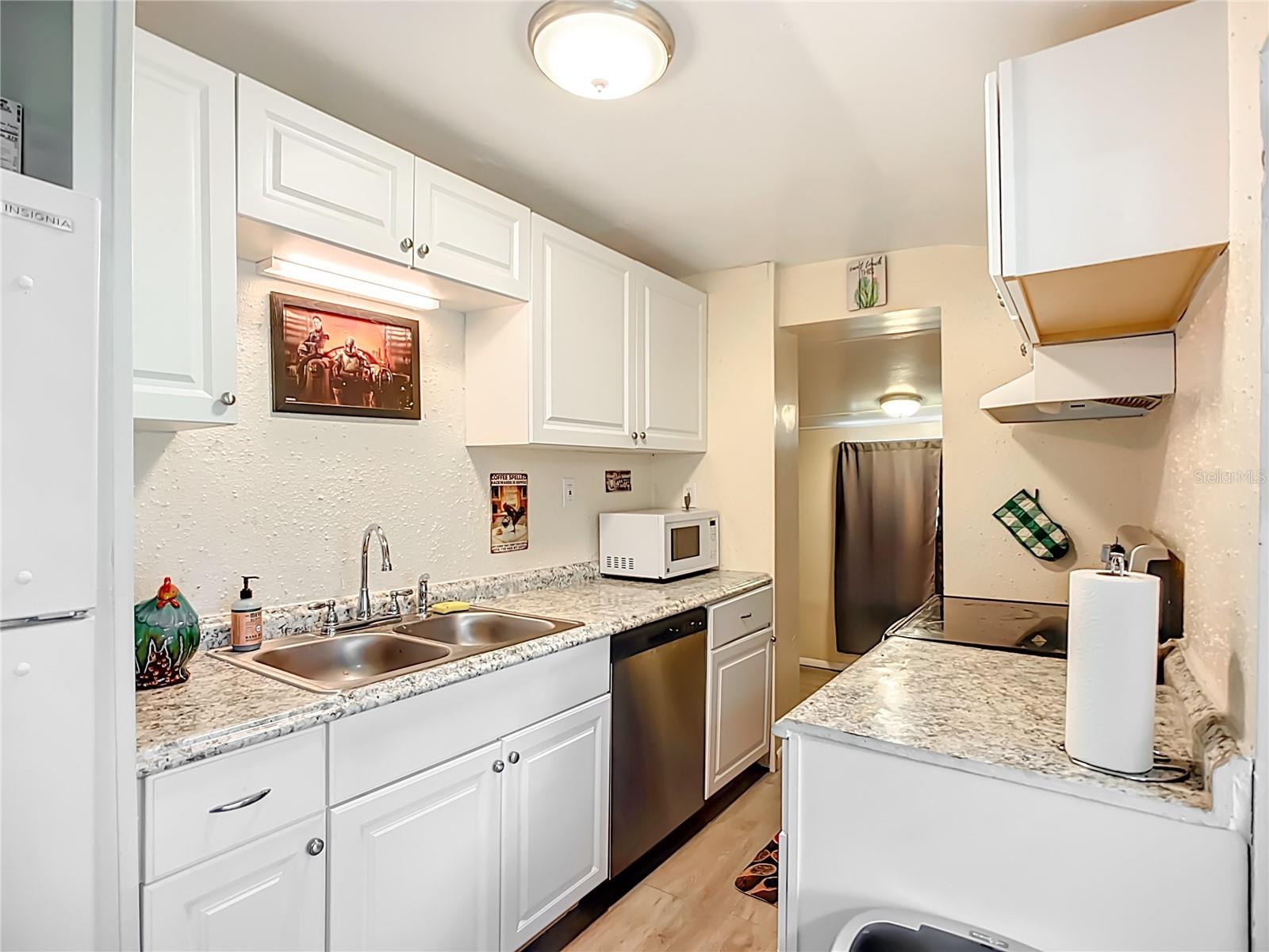 Listing photo id 8 for 5219 County Rd 663